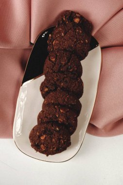 Koyu çikolata parçaları ile tanımlama