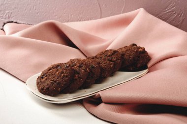 Koyu çikolata parçaları ile tanımlama