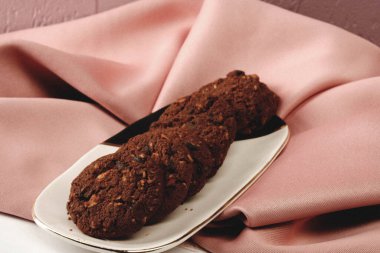 Koyu çikolata parçaları ile tanımlama