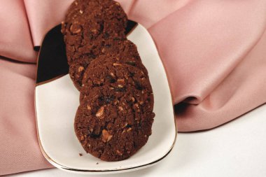 Koyu çikolata parçaları ile tanımlama