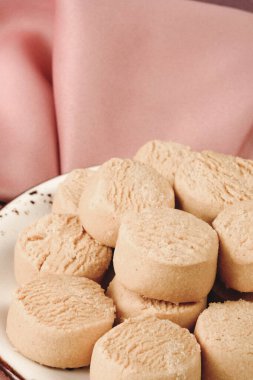 Koyu çikolata parçaları ile tanımlama