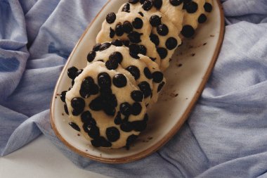 Koyu çikolata parçaları ile tanımlama