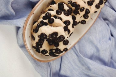 Koyu çikolata parçaları ile tanımlama