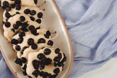 Koyu çikolata parçaları ile tanımlama