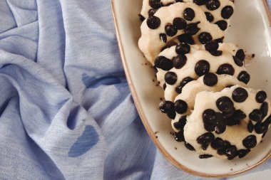 Koyu çikolata parçaları ile tanımlama