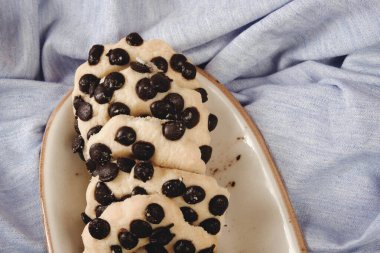 Koyu çikolata parçaları ile tanımlama