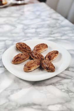 Koyu çikolata parçaları ile tanımlama