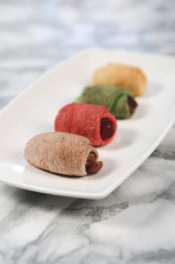 Koyu çikolata parçaları ile tanımlama