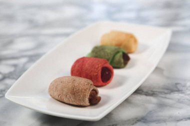 Koyu çikolata parçaları ile tanımlama