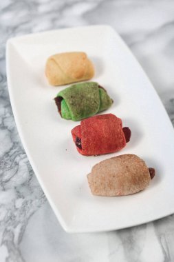 Koyu çikolata parçaları ile tanımlama