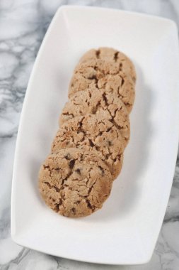 Koyu çikolata parçaları ile tanımlama