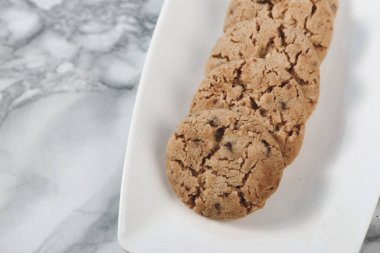 Koyu çikolata parçaları ile tanımlama