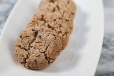 Koyu çikolata parçaları ile tanımlama