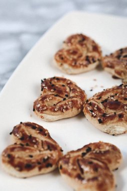 Koyu çikolata parçaları ile tanımlama