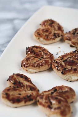 Koyu çikolata parçaları ile tanımlama