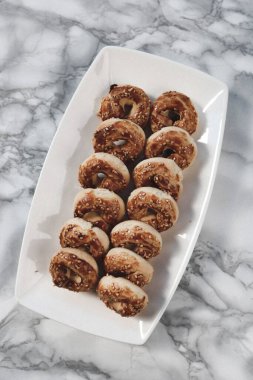 Koyu çikolata parçaları ile tanımlama