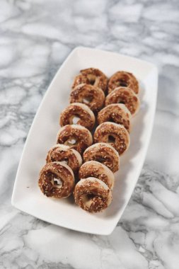 Koyu çikolata parçaları ile tanımlama