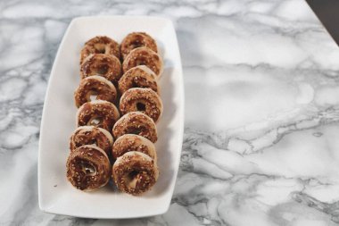 Koyu çikolata parçaları ile tanımlama