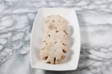 Koyu çikolata parçaları ile tanımlama