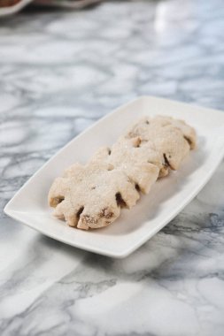 Koyu çikolata parçaları ile tanımlama