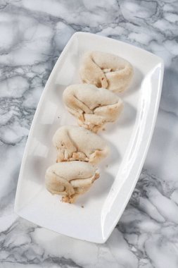 Koyu çikolata parçaları ile tanımlama