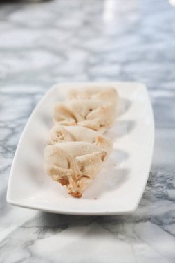 Koyu çikolata parçaları ile tanımlama