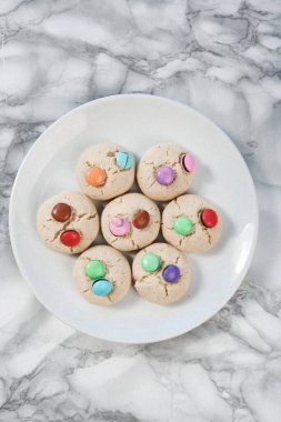 Koyu çikolata parçaları ile tanımlama