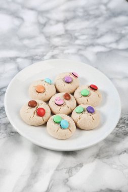 Koyu çikolata parçaları ile tanımlama