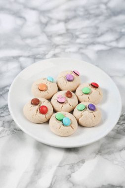 Koyu çikolata parçaları ile tanımlama