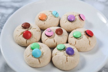 Koyu çikolata parçaları ile tanımlama