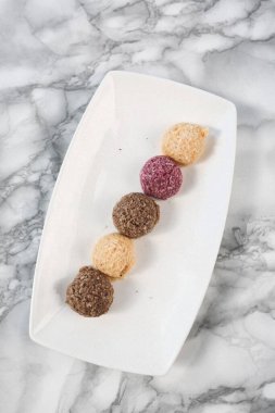 Koyu çikolata parçaları ile tanımlama