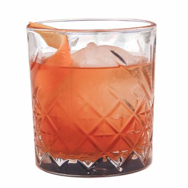 Lokantadaki masada alkol kokteyli.