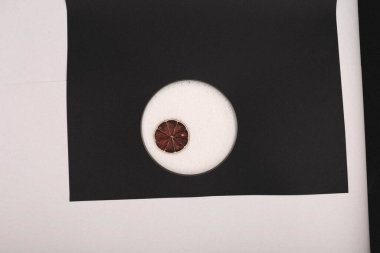 Lokantadaki masada alkol kokteyli.