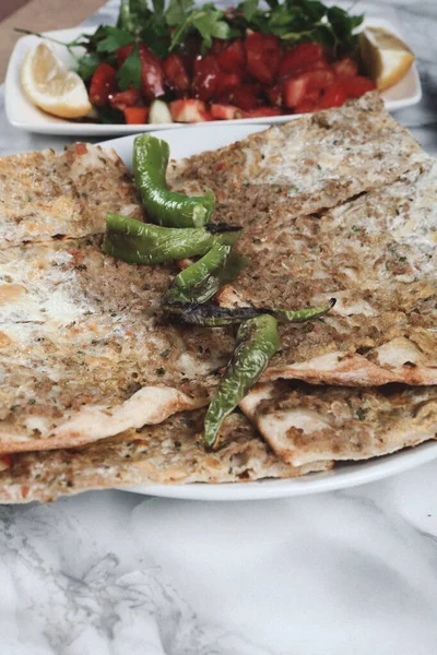 Традиційна Тюркська Кухня Випаленою Стравою Турецька Піца Піца Середньосхідні Закуски — стокове фото