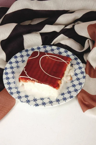 Masada lezzetli bir pasta var.