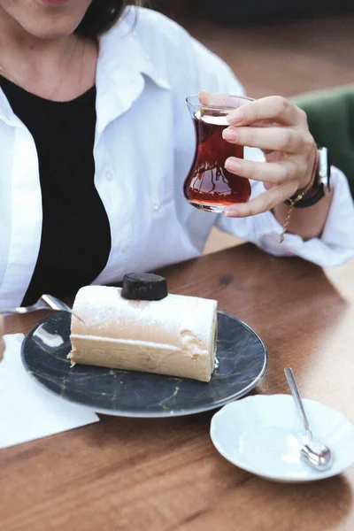 Brädan Med Läcker Tårta Bordet — Stockfoto