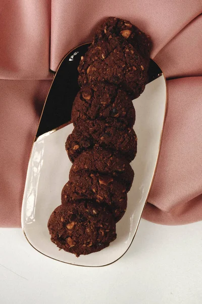 Koyu çikolata parçaları ile tanımlama