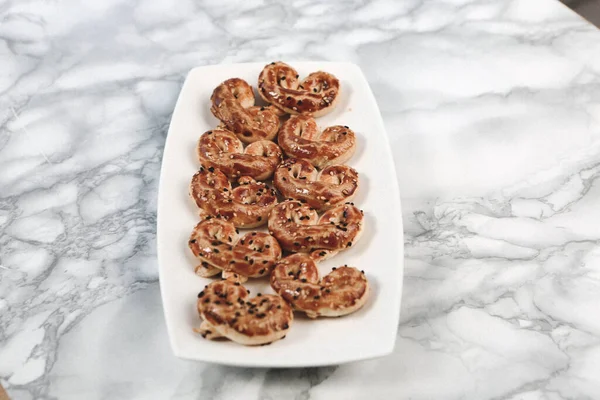 Koyu çikolata parçaları ile tanımlama