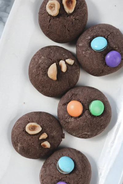 Koyu çikolata parçaları ile tanımlama