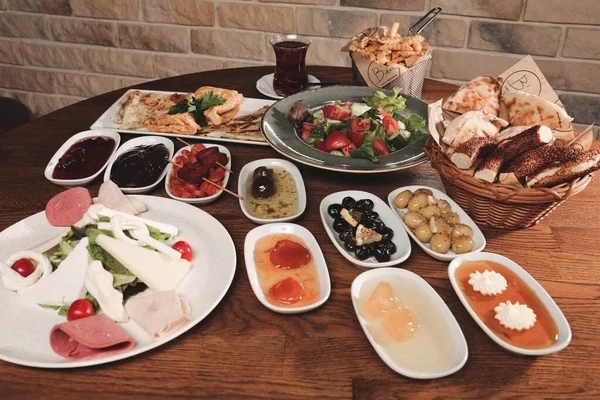 Reichhaltiges Und Köstliches Türkisches Frühstück — Stockfoto
