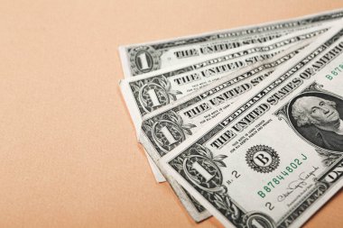 Bir sürü nakit bize dolar