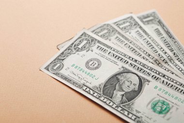 Bir sürü nakit bize dolar