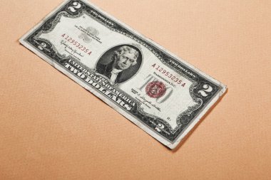 Bir sürü nakit bize dolar