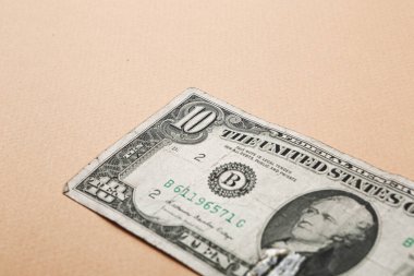 Bir sürü nakit bize dolar