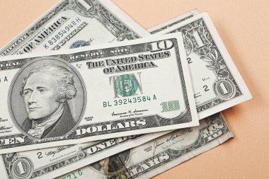 Bir sürü nakit bize dolar