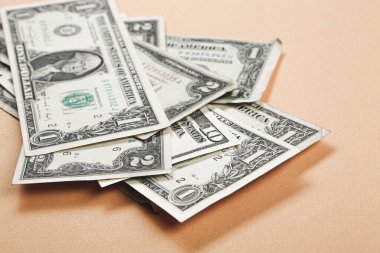 Bir sürü nakit bize dolar