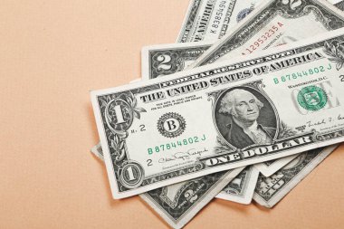 Bir sürü nakit bize dolar
