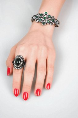 Elmas Mücevherler ve Moda Mücevherleri