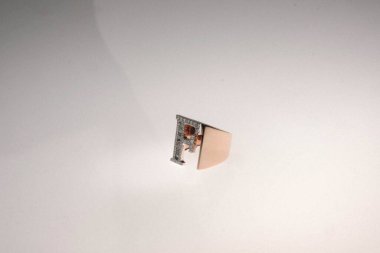 Elmas Mücevherler ve Moda Mücevherleri