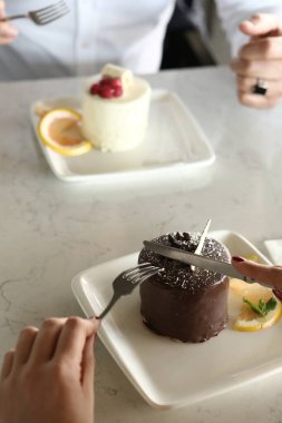 Masada lezzetli bir pasta var.